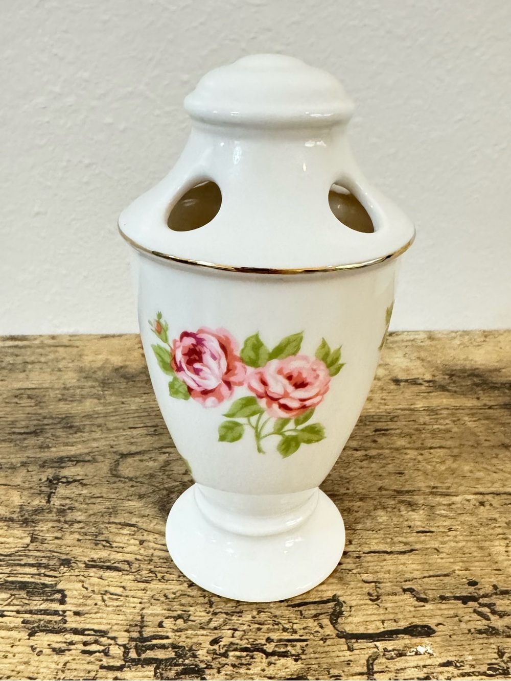 Martha Stewart Rose Bathroom Set | Soap Dish & Toothbrush Holder - Picture 4 of 14